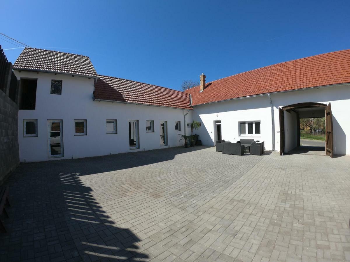 Moravske Toskansko Stavesice エクステリア 写真